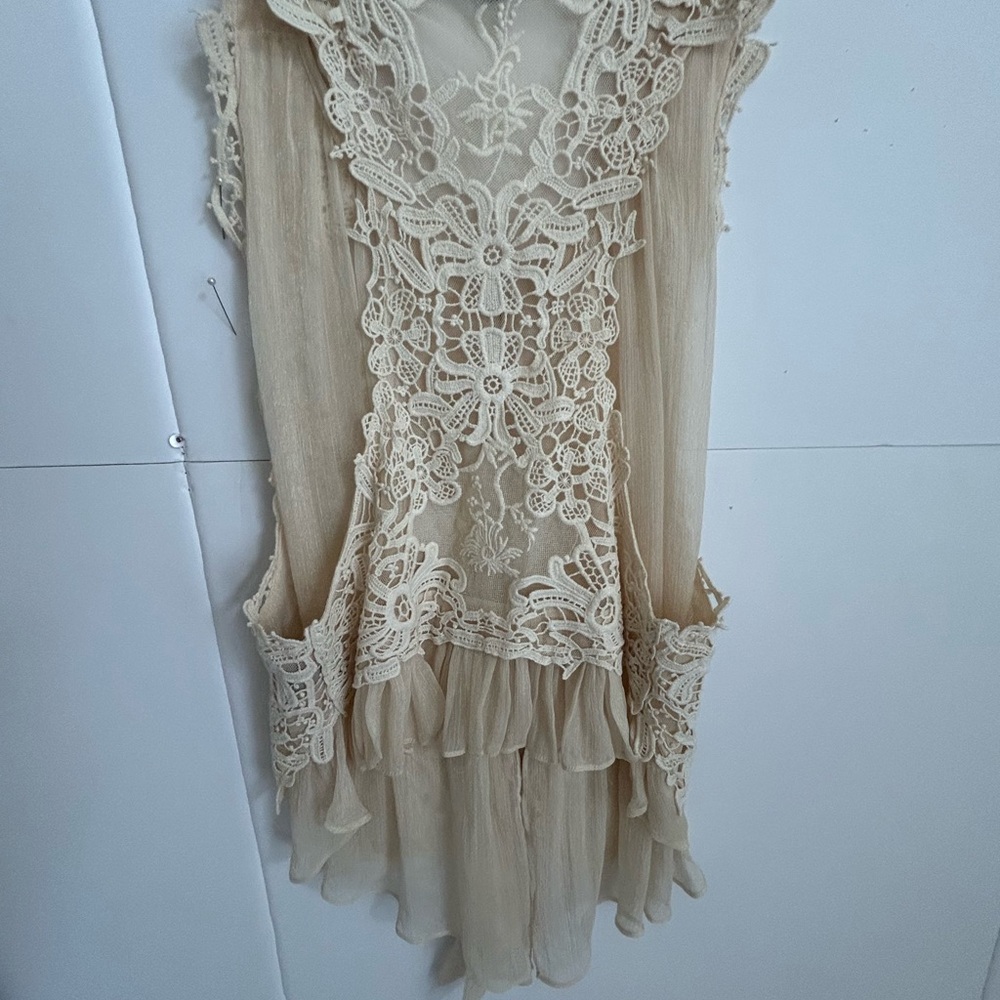 Nice lace vest by Ryu size M 
Vest has inner lining on front with a tie - Picture 7 of 14